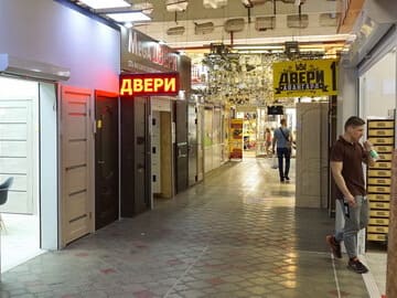Торговые павильоны, продажа дверей в ТЦ «Ангарский»