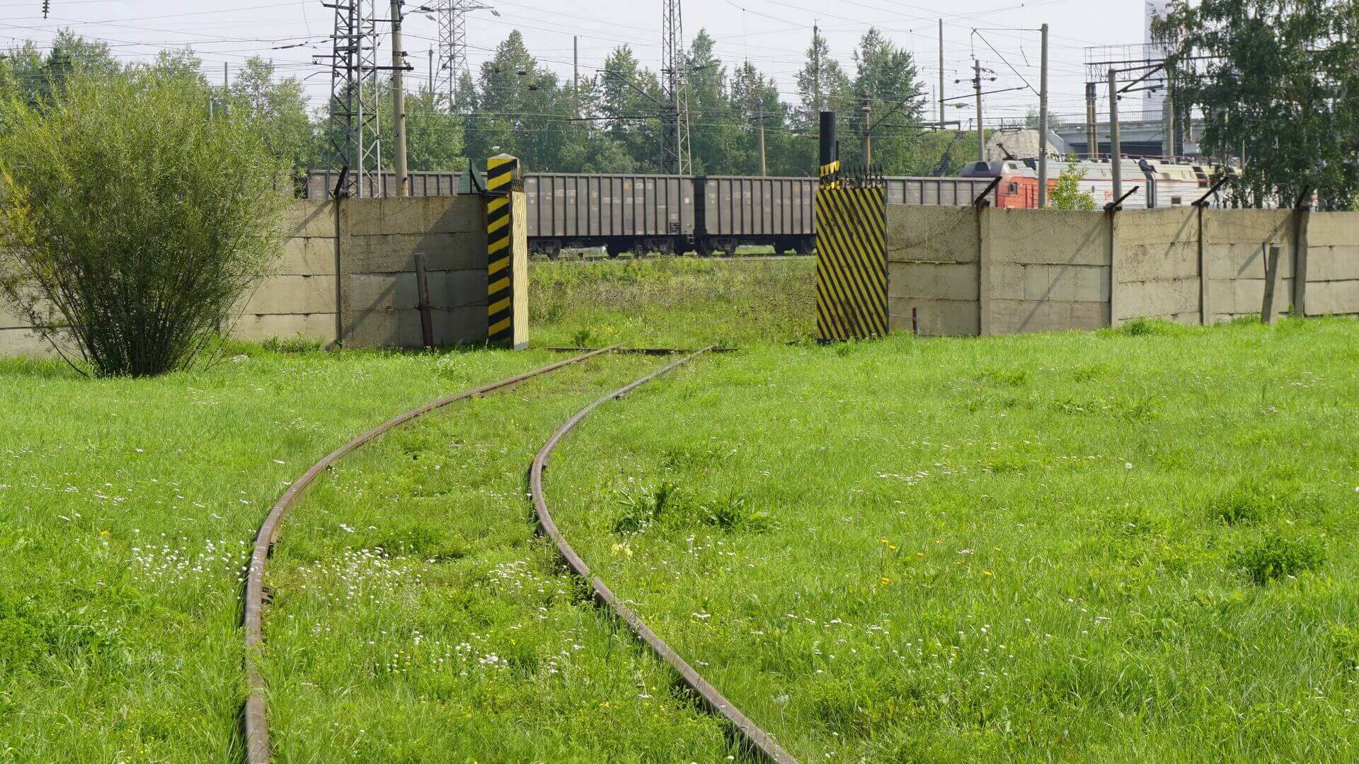 Въездные ворота железнодорожного пути на базе Сатурн Ангарск