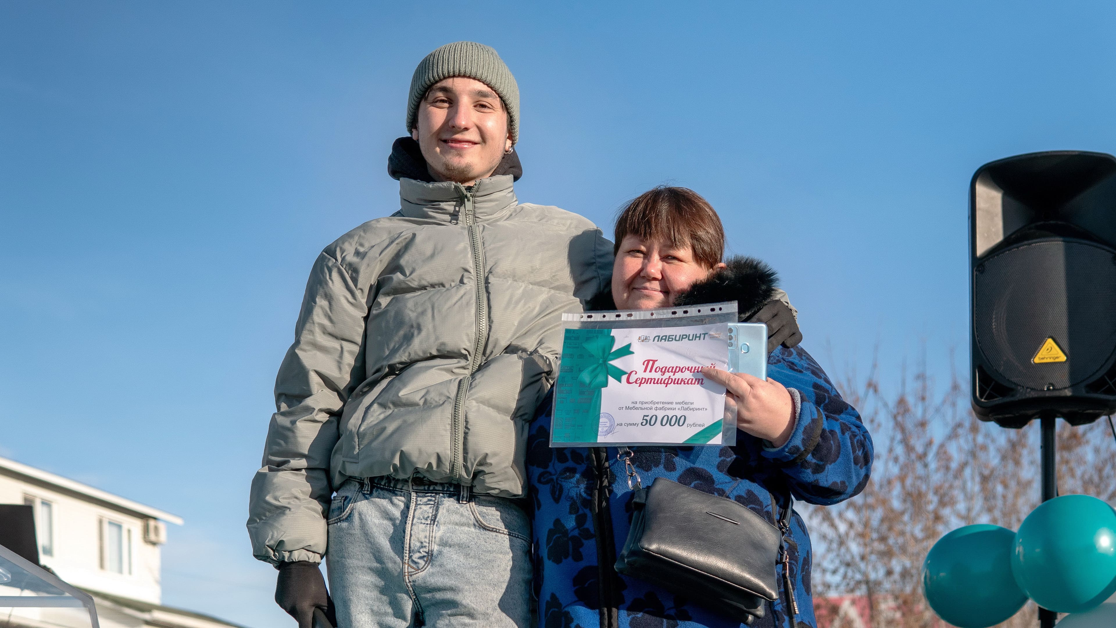 Победители Строительного розыгрыша-2022, 1 место – сертификат на 50000 руб. от мебельной фабрики «Лабиринт» получила Алена.