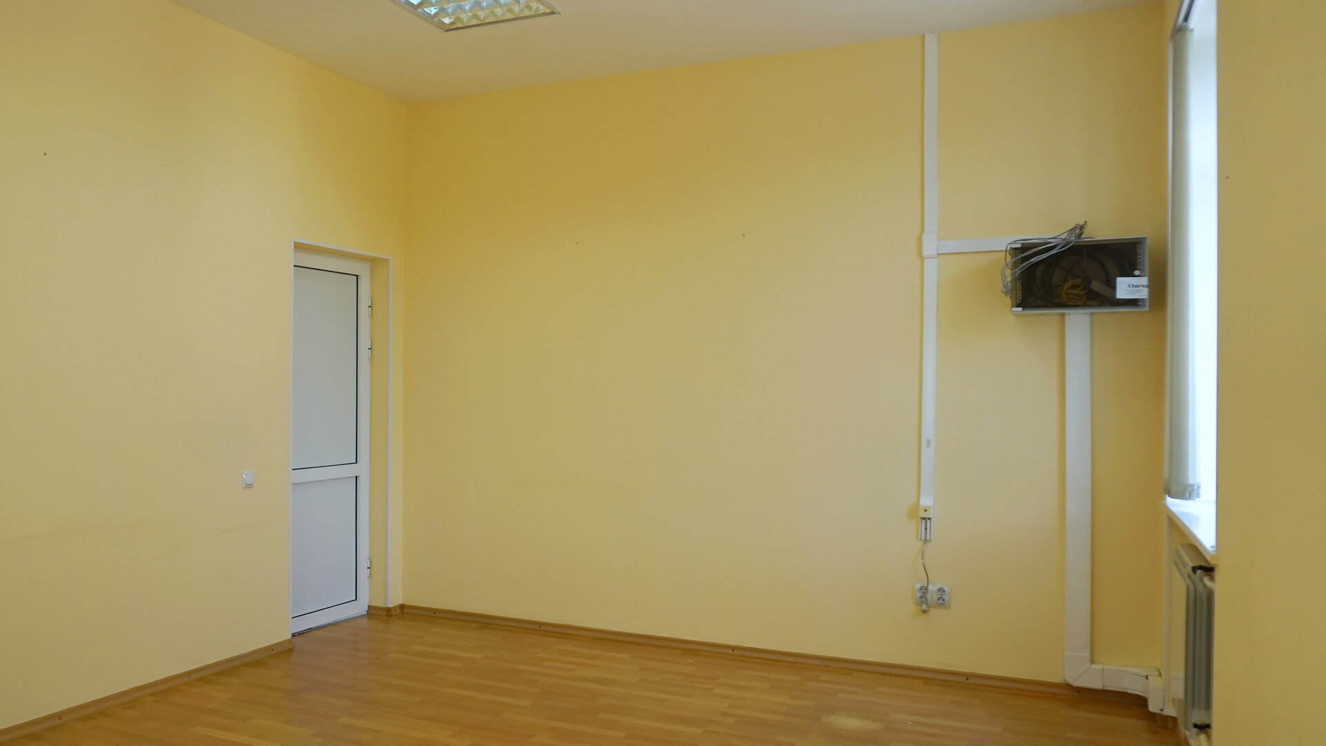 Офис в Ангарске с ремонтом, предоставлением юридического адреса, парковкой для легкового транспорта на территории